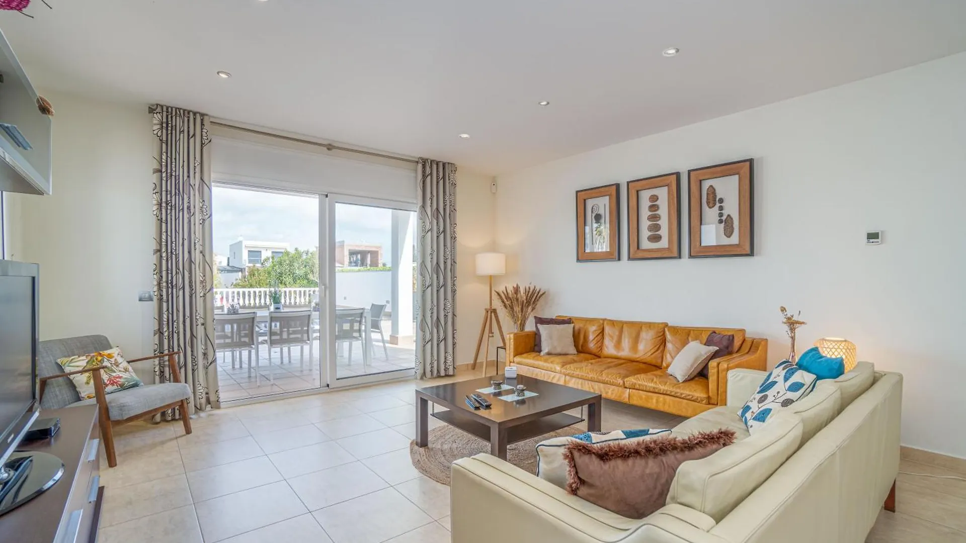Villa 2024 Ebre 36B By Homeselectspain Empuriabrava