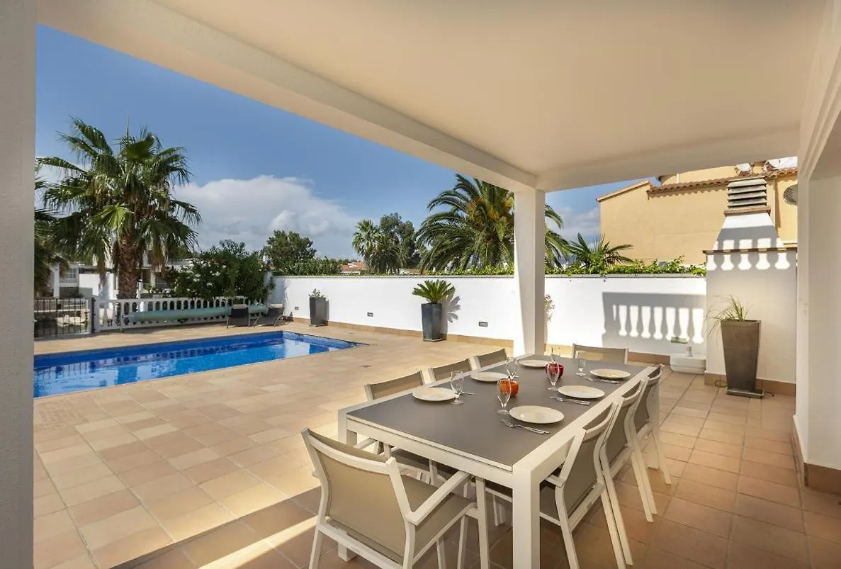 Villa 2024 Ebre 36B By Homeselectspain Empuriabrava